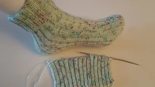 The easiest and fastest socks in the world - with only 2 needles and no heel