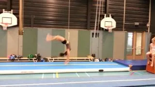 Noa Verdiesen arabier flikflak salto op airtrack