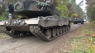 Nowa Dęba. Przejazd kolumny czołgów Leopard 2A4/2A5 z 1WBP z rampy na poligon