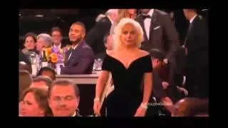 Леди Гага натыкается на Леонардо Ди Каприо на Золотом Глобусе 2016 года посмотреть смешную реакцию