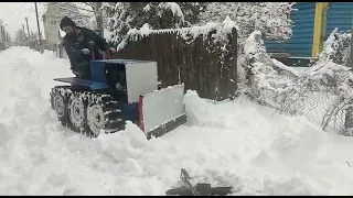Самодельный гусеничный трактор : чистим сырой снег  ( видео от заказчика Дмитрия )