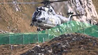 Axalp demonstration 2012 - Super Puma flying and landing