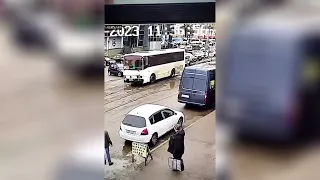 Появилось видео момента массового ДТП в Смоленске