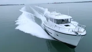 Sargo 33 having a run up in Southampton Water