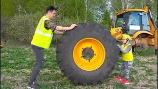 Сеня Помогает Починить Сломанный Трактор