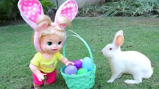 La muñeca Baby Alive Sara buscando muchos Huevitos de Pascua con un Conejito de verdad!!! TotoyKids