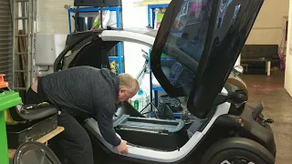 Twizy Stripdown - Taking Out The Battery