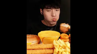 ASMR CHEESE BURGER WITH CHEESE SAUCE, 21CM CHEESE STICKS, CHICKEN NUGGETS, ONION RINGS MUKBANG