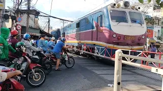 [19] (Nghỉ lễ 30/4-1/5) D19E-969 kéo tàu SPT4 (8:03 1/5/2024)