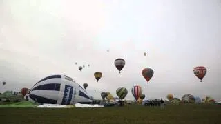 Hundreds of hot-air balloons taking off in Chambley, in LMAB2011