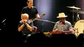 Ben Harper and Charlie Musselwhite - When the Levee Breaks