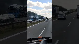 Kamion s auty začal hořet!
