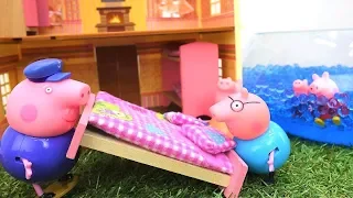 La familia de Peppa se muda a una nueva casa. Vídeo de juguetes  Peppa Pig