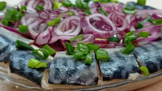 Как солим и маринуем скумбрию мы.Соленая скумбрия целиком.