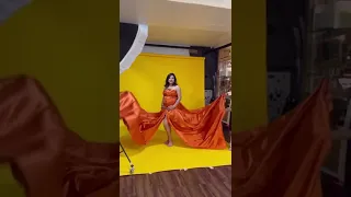 Fabric Tossing in Maternity Photography - BTS by Priyadarshani Bhor #maternityphotography