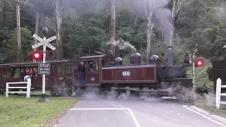 Selby Aura Road Level Crossing, Selby (Puffing Billy Railway)