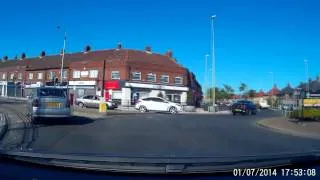 Impatient Ford Focus Driver cuts me up on Roundabout