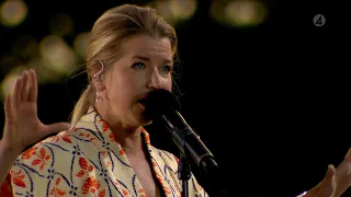 Frida Öhrn uppträder med Roxettes låt ”Fading Like a Flower" - Lotta på Liseberg (TV4)