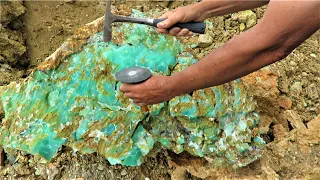 Hunting and Smashing Gemstones - Chrysoprase | Liz Kreate