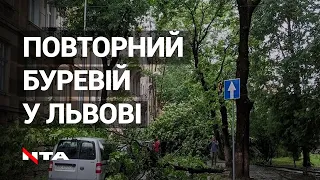 Повторний буревій у Львові: повалені дерева та затоплені вулиці.. Вражаючі відео