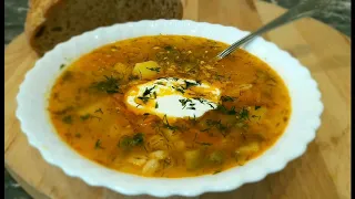 Рассольник с перловкой и солеными огурцами.