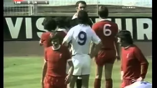 Johnny Giles punches Kevin Keegan in the face - Charity Shield 1974 Leeds United vs Liverpool