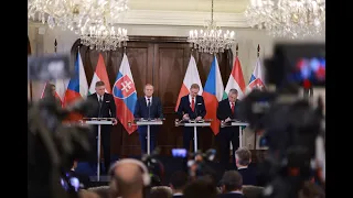 Premier Donald Tusk - podczas spotkania z mediami Premierów Grupy Wyszehradzkiej w Pradze.