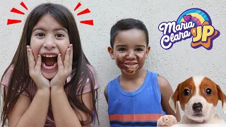 MARIA CLARA FINGE SER BABÁ POR UM DIA COM MENINO LEVADO 👶 Pretend to play nanny!!!