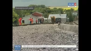 На одной из дорог в деревне Комсомольского района идут ремонтные работы