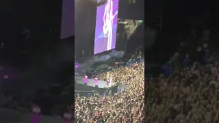 LIVE Machine Gun Kelly & Travis Barker performing “All The Small Things” in Cleveland, OH 8/13/22