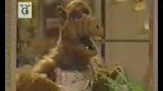 Alf tries to eat the cat