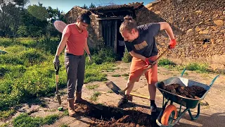 BUILDING OUR OWN ROOF? YES! First, let's get digging! - Tiny house living in Portugal