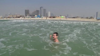 Иракли летит в Дубай Поджарился на пляже Играет с волнами