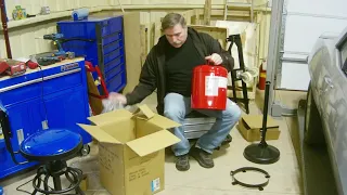 Unboxing and Assembly of a 5 Gallon Oil Drain Dolly