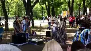 Уличный концерт индейцев возле ВДНХ в Москве. 14.05.2013 #2 (Indians street concert in Moscow)