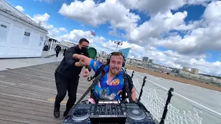 MAD mobile DJ escapes SECURITY...