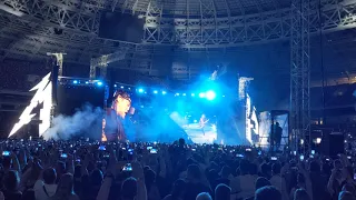 Metallica играет песню Кино - Группа крови на концерте в Москве