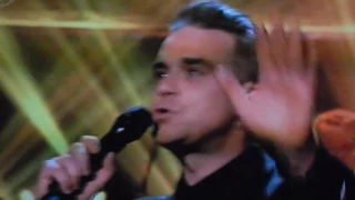 robbie williams performs his new single   love my life on the jonathan ross show