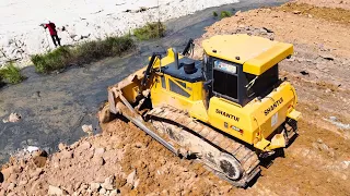 Skills Operator Bulldozer Pushing Land To A Delete Mud And Many Dump truck Unloading Land