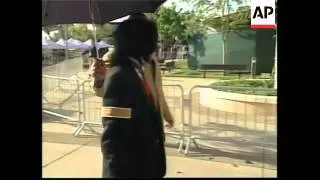 Michael Jackson arrives at court