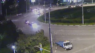 Мотоцикл и иномарка столкнулись на бульваре в Кемерове