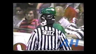 OHL WHL QMJHL Memorial Cup May 14, 1992 Kamloops Blazers v Seattle Thunderbirds (R) Zac Boyer v Turn