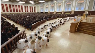 Bispo Macedo canta Honra e Prazer, no Templo de Salomão