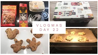 Vlogmas Day 22 - 2017 - A Christmas surprise present and baking Christmas cookies