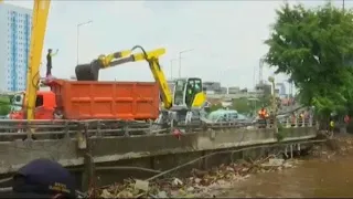 Jakarta flash floods cleanup begins