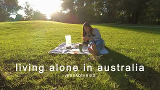 vlog • living alone in australia as an international student, gym, café, picnic | jessadiaries