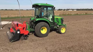 John Deere 3046r - Seeding with LandPride ASP 1572