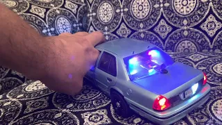 1/18 unmarked crown Vic with lights flashing