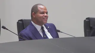 Dallas County Democrats call for mayor to resign after he switched parties