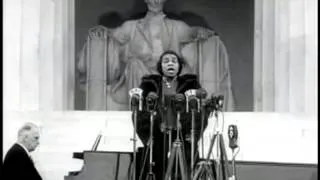 Marian Anderson Sings at the Lincoln Memorial